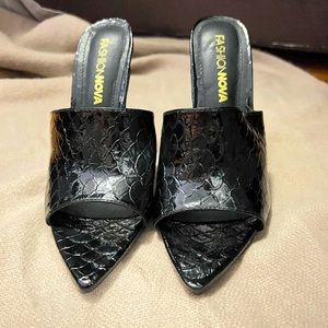 Fashion Nova black heels 👠